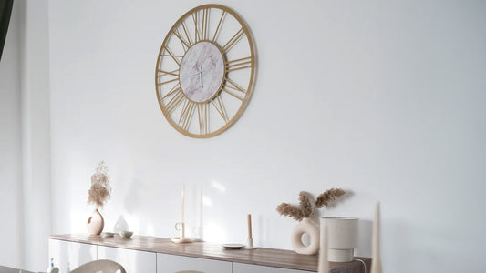 Come scegliere l'orologio da parete perfetto per ogni stanza della casa