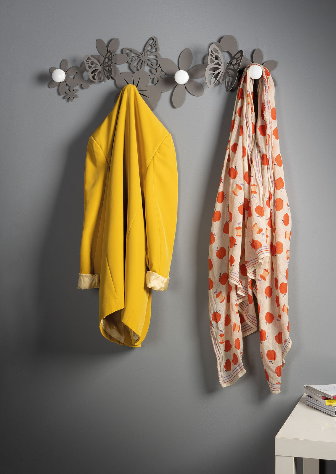 Wall-mounted iron coat rack sfarfalle