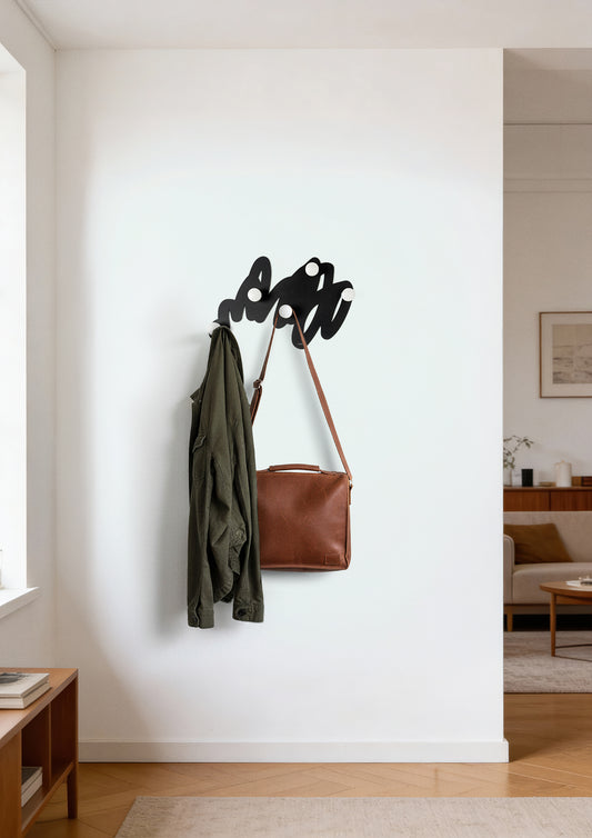 Ambientazione dell'appendiabiti Marea di Arti&Mestieri in un ingresso di un appartamento moderno.