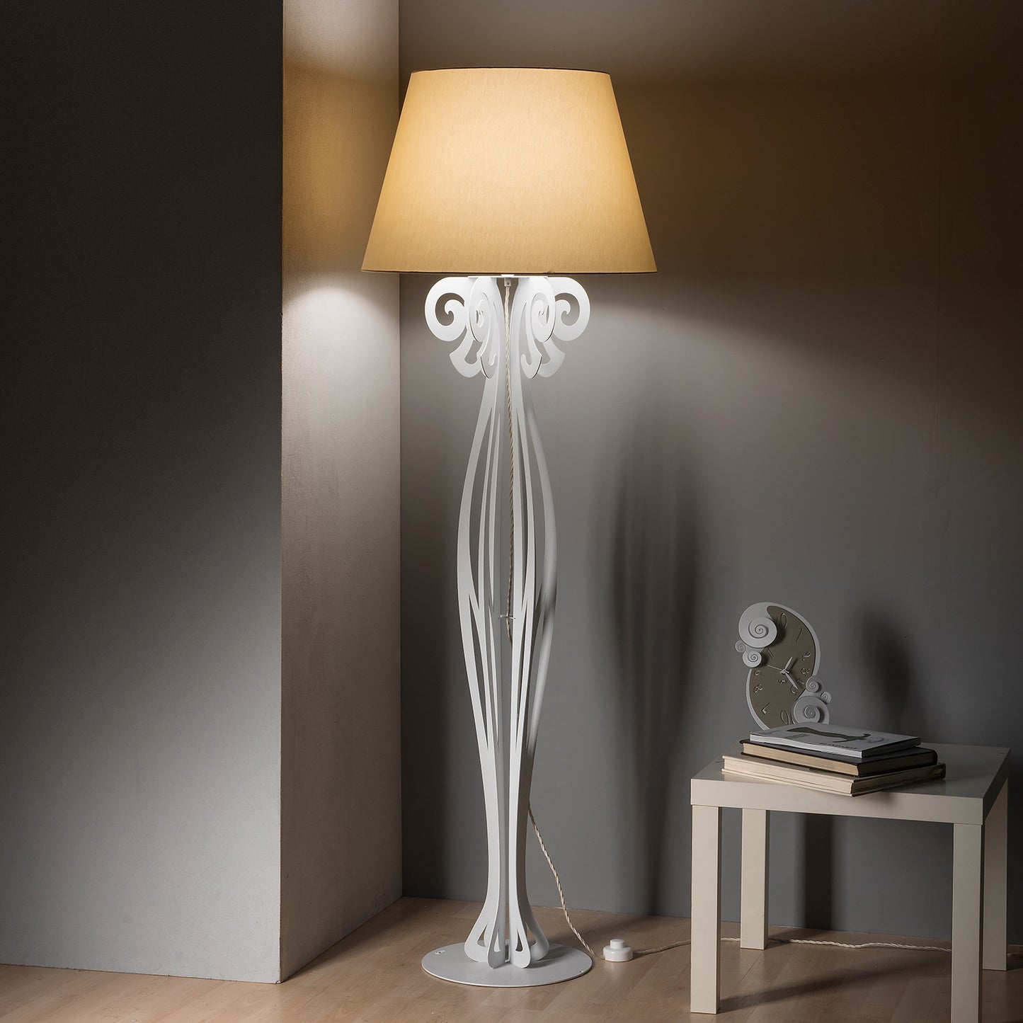 Circeo modern design floor lamp