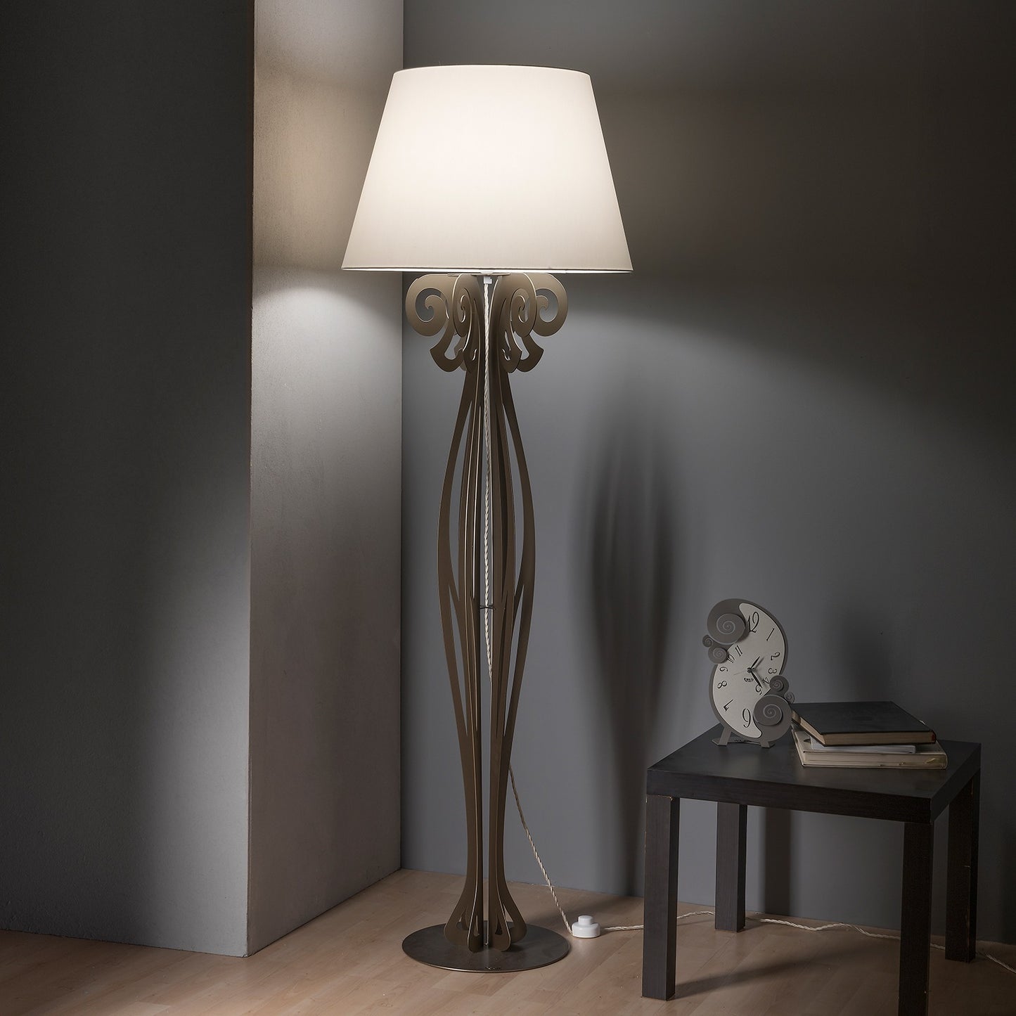 Circeo modern design floor lamp