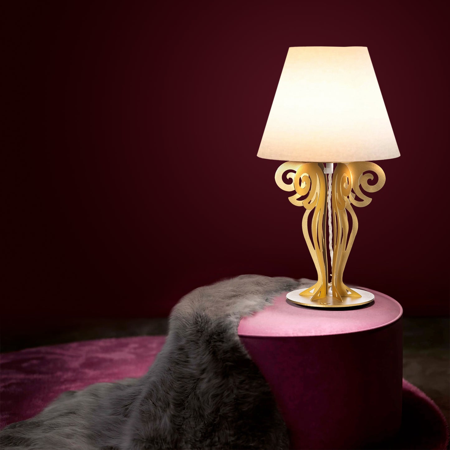 Piccola lampada da tavolo con paralume Circeo