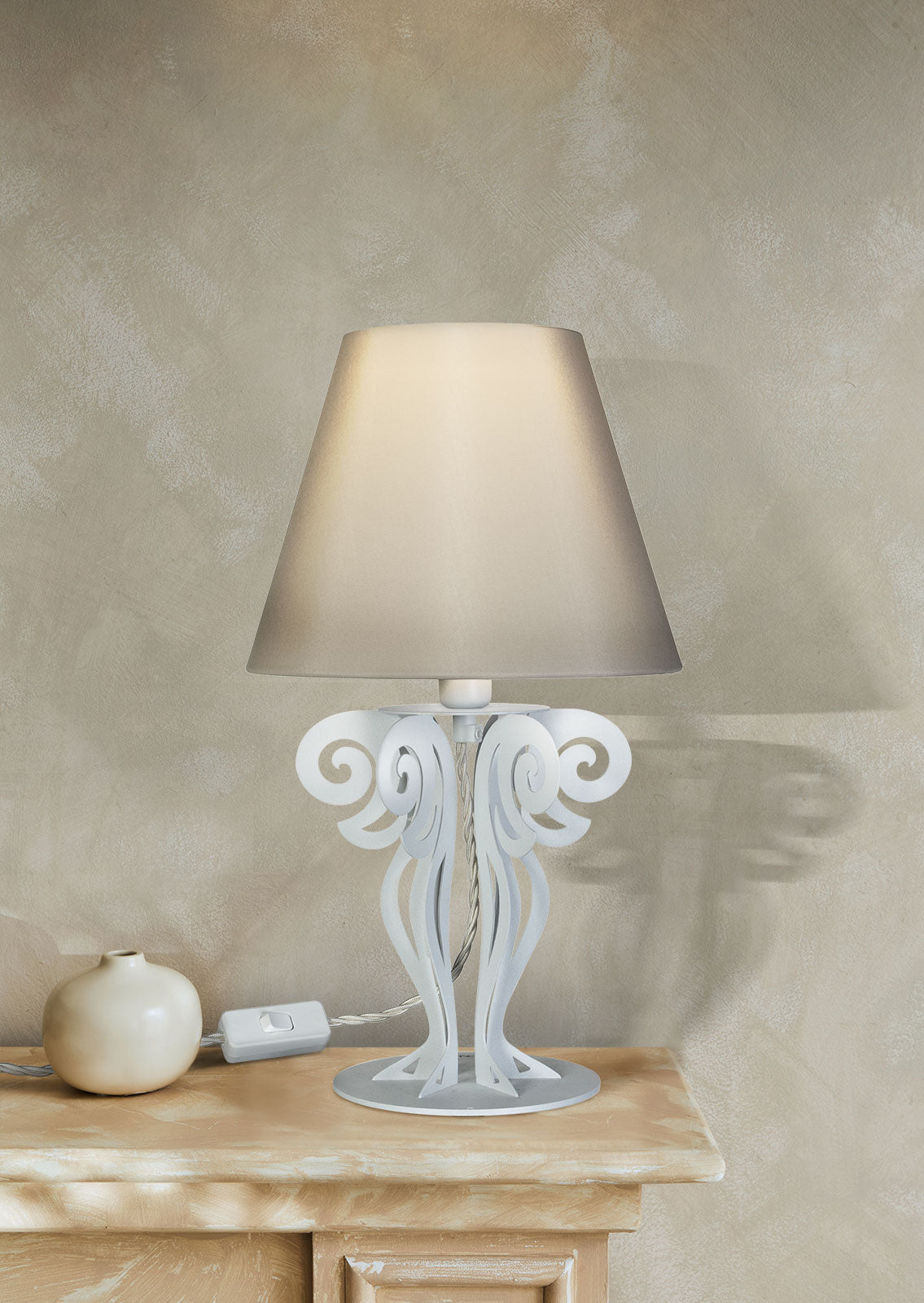 Piccola lampada da tavolo con paralume Circeo