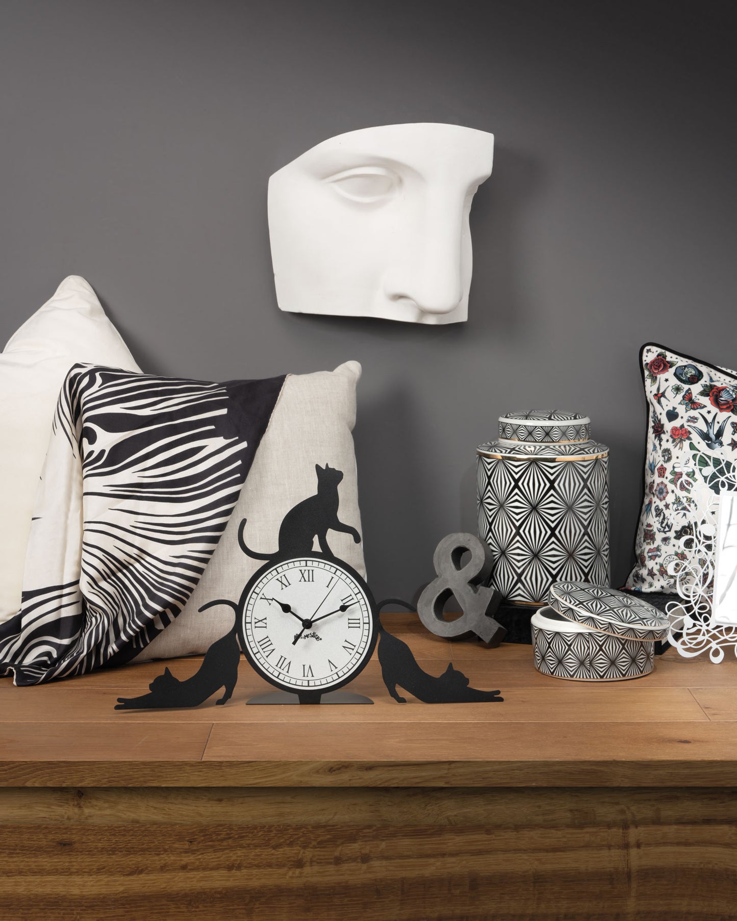 Cattitude special table clock