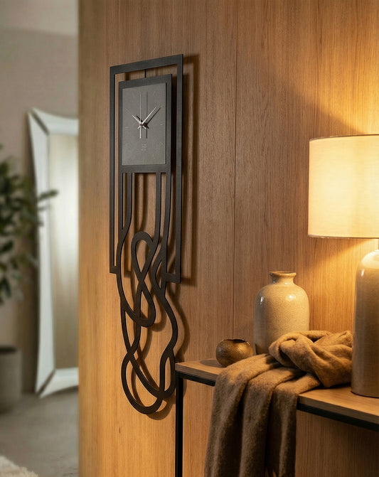Orologio da parete verticale Magma nero Arti&Mestieri in ingresso soggiorno