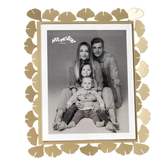 Vista frontale cornice portafoto floreale verticale Ginkgo Maxi di Arti&Mestieri, colore miele