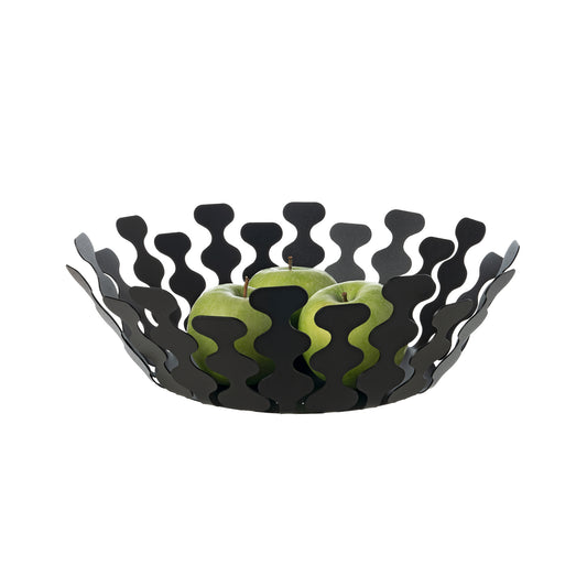 Fruttiera Nori Piccola di Art&Mestieri in ferro color nero con frutta, vista tre quarti