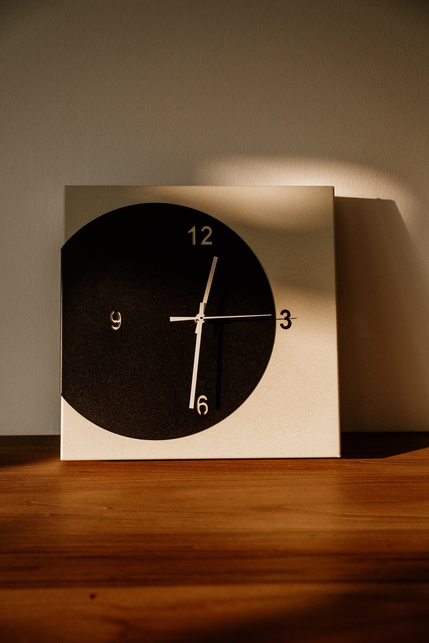 Ecleo minimal design clock