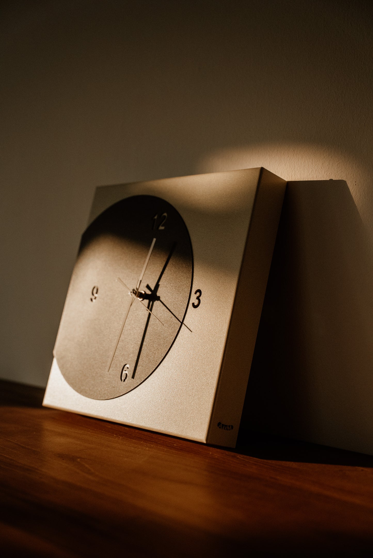 Ecleo minimal design clock