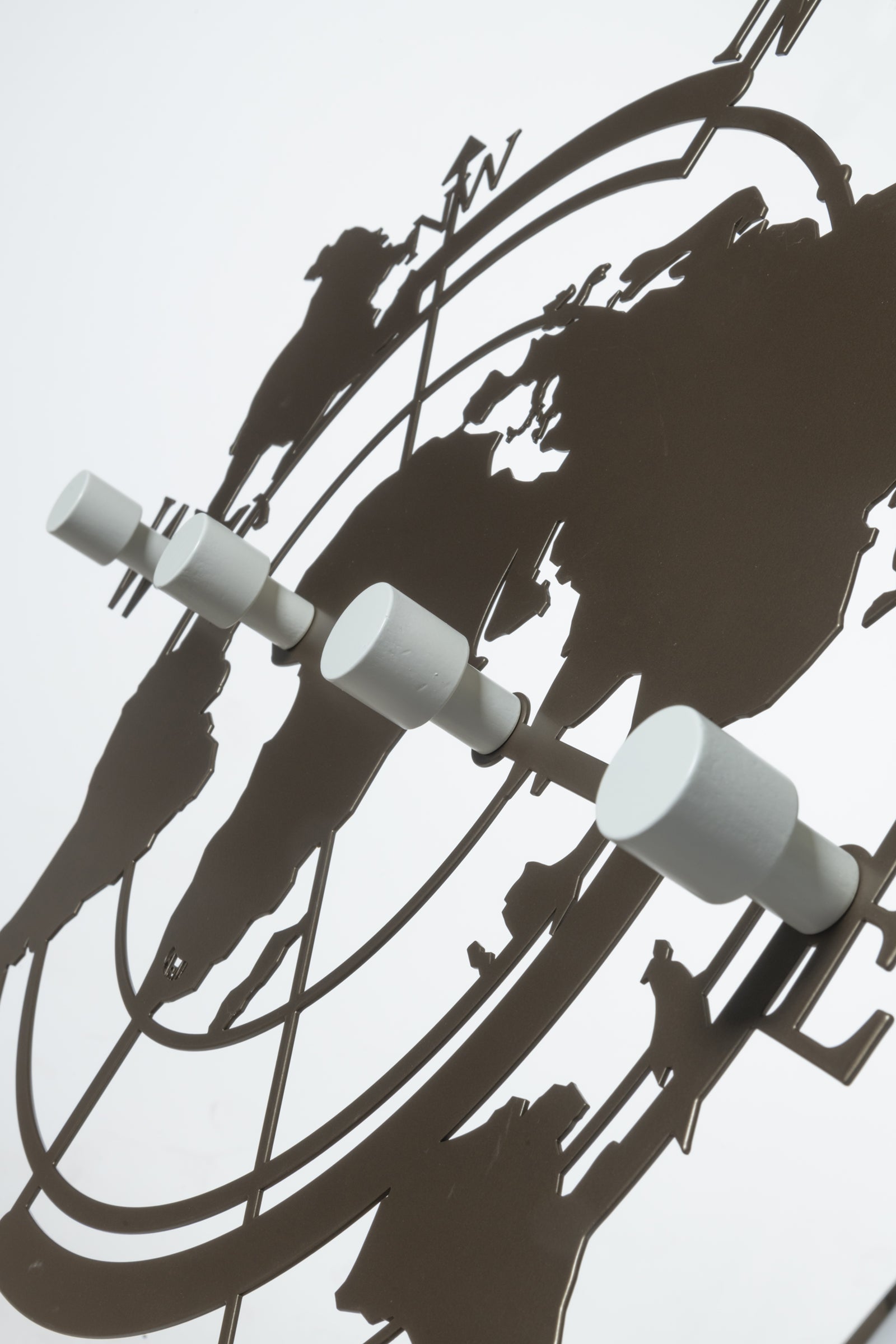 Appendiabiti a parete di design Planisfero