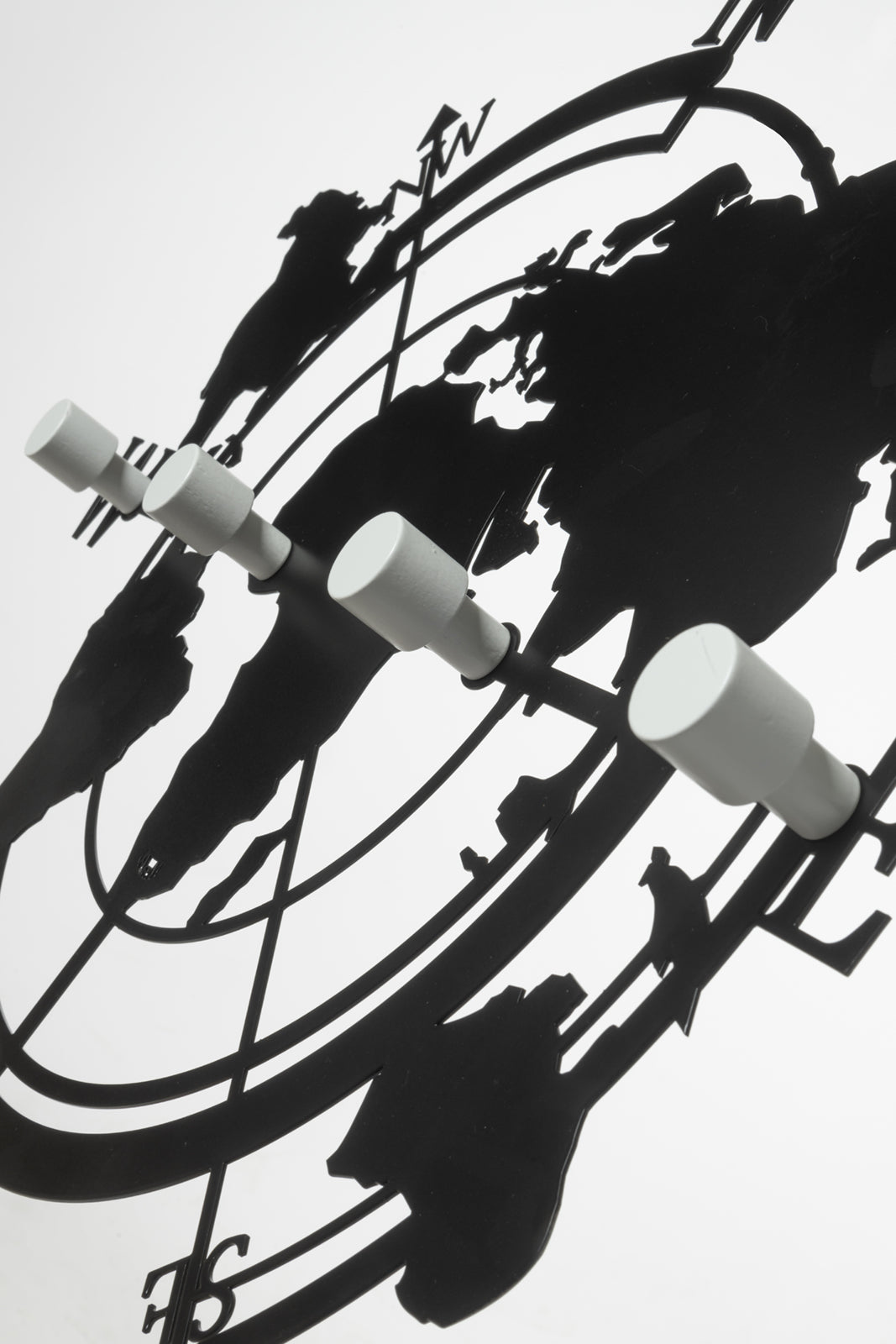 Appendiabiti a parete di design Planisfero