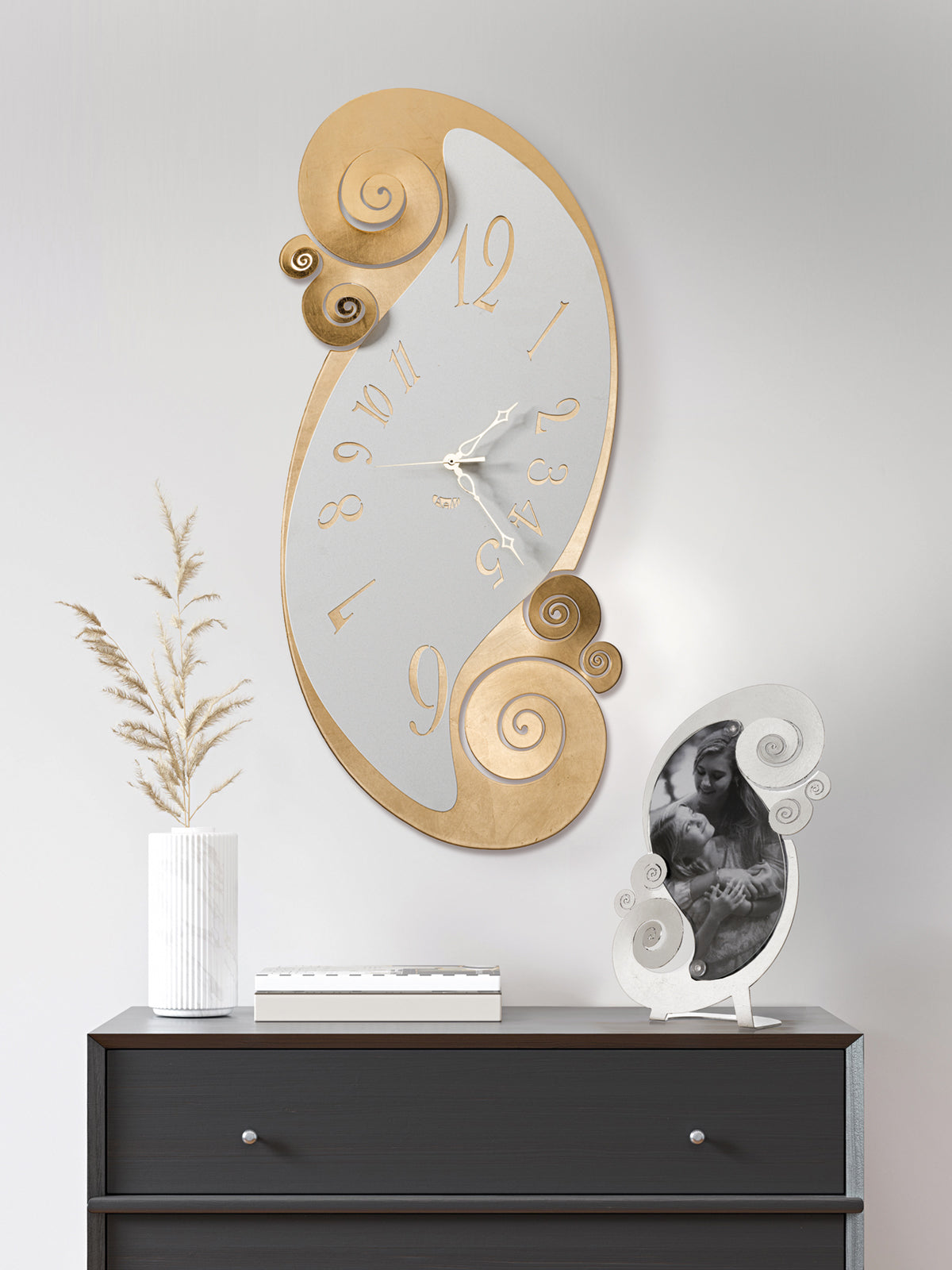 Elegant design wall clock Circeo