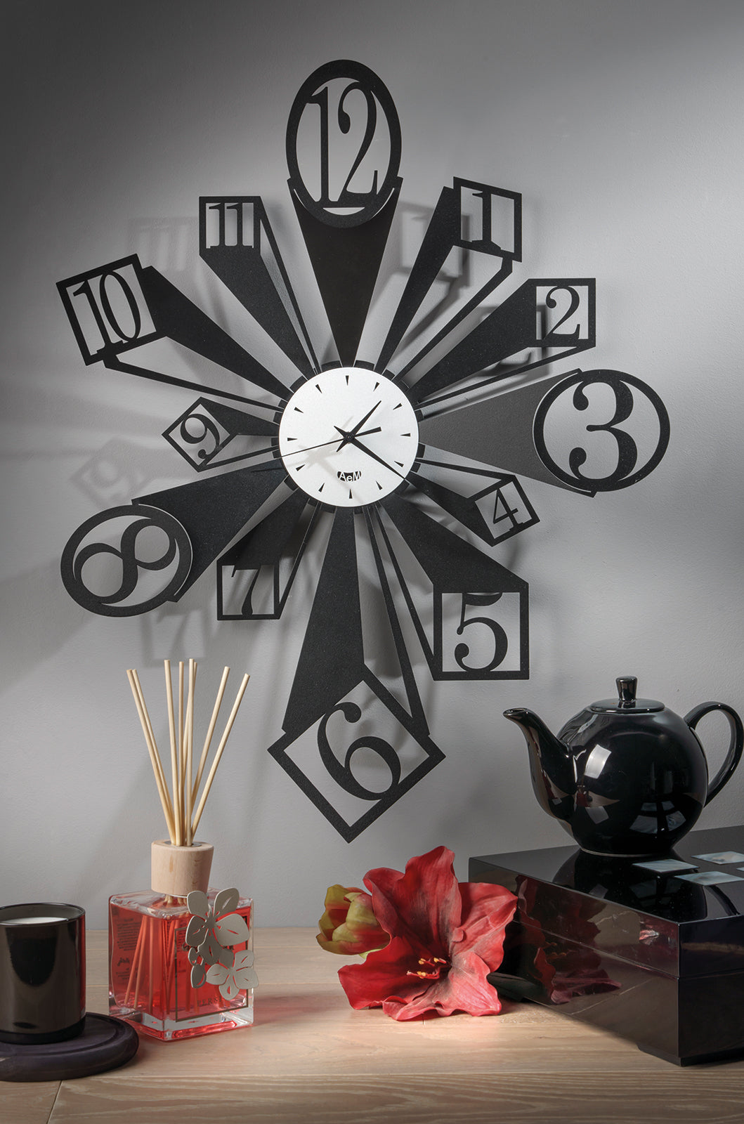 Wall clock detail Slang
