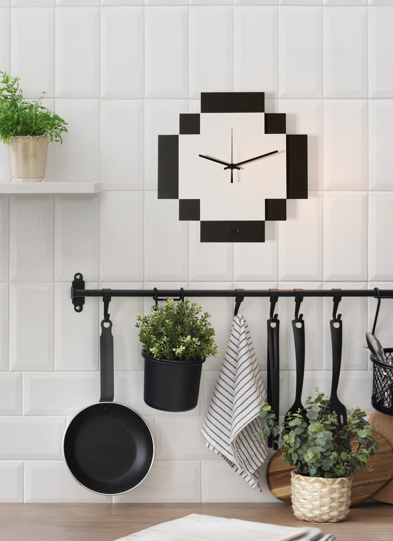 Tetris geometric design clock