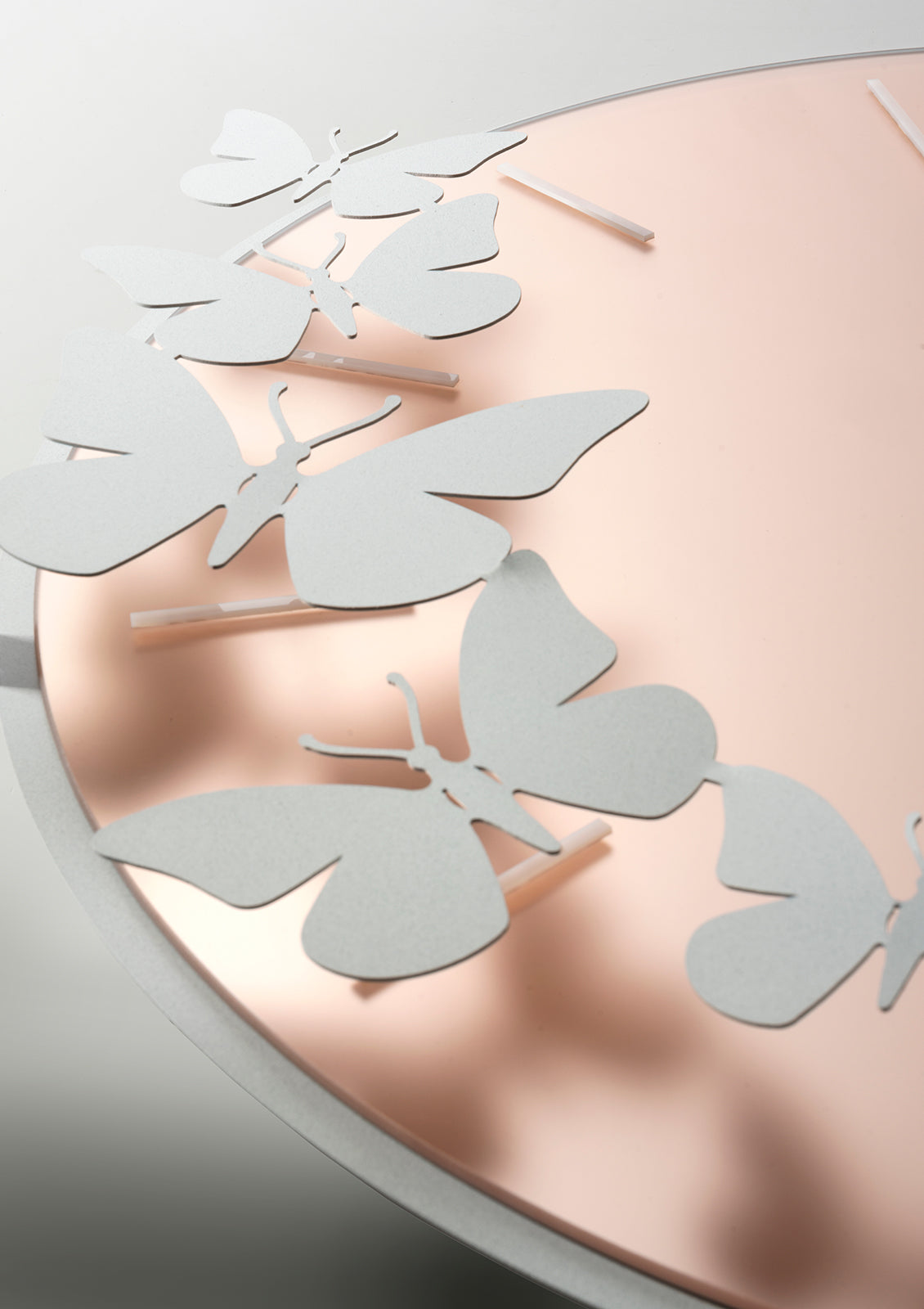 Particolare del vetro satinato Velour Luxe rosa di Arti&Mestieri.