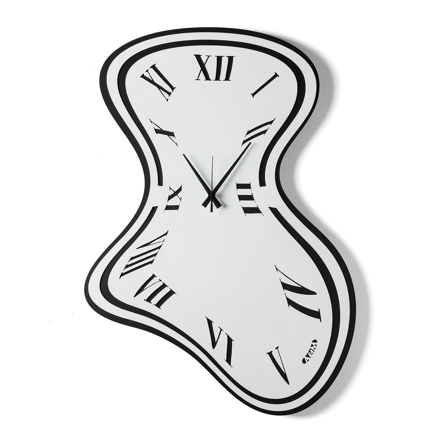 Vista frontale dell'orologio da parete Dali di Arti&Mestieri, metafora dei orologi di Salvador Dali. Combinazione colori: nero/bianco marmo.