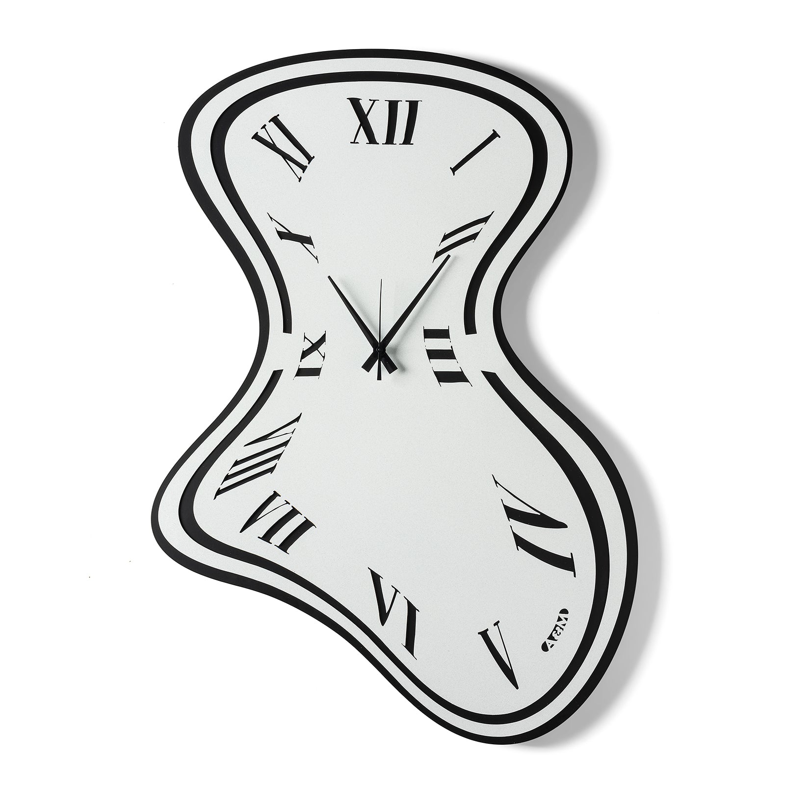 Vista frontale dell'orologio da parete Dali di Arti&Mestieri, metafora dei orologi di Salvador Dali. Combinazione colori: nero/bianco marmo.