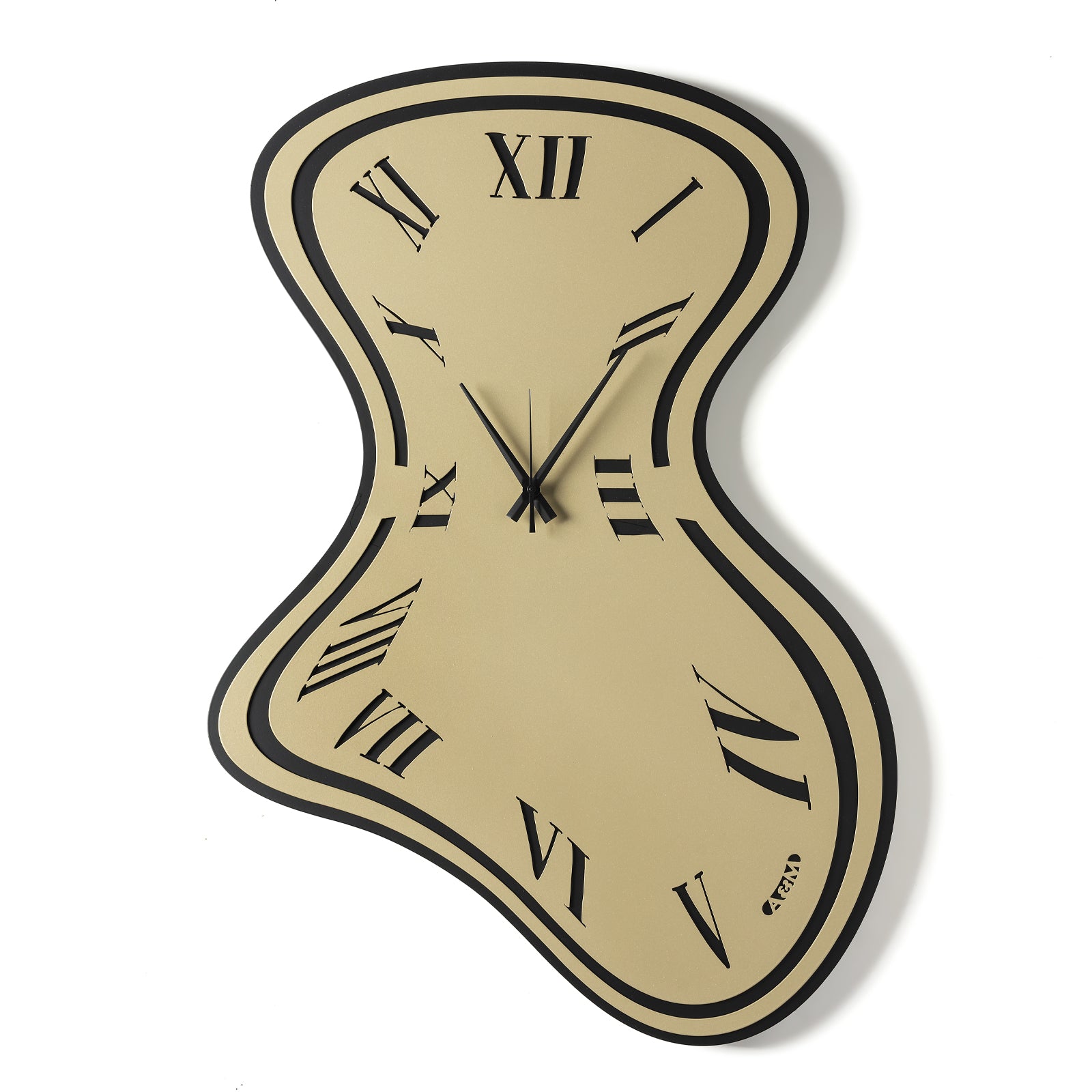 Vista frontale dell'orologio da parete Dali di Arti&Mestieri, metafora dei orologi di Salvador Dali. Combinazione colori: nero/miele.