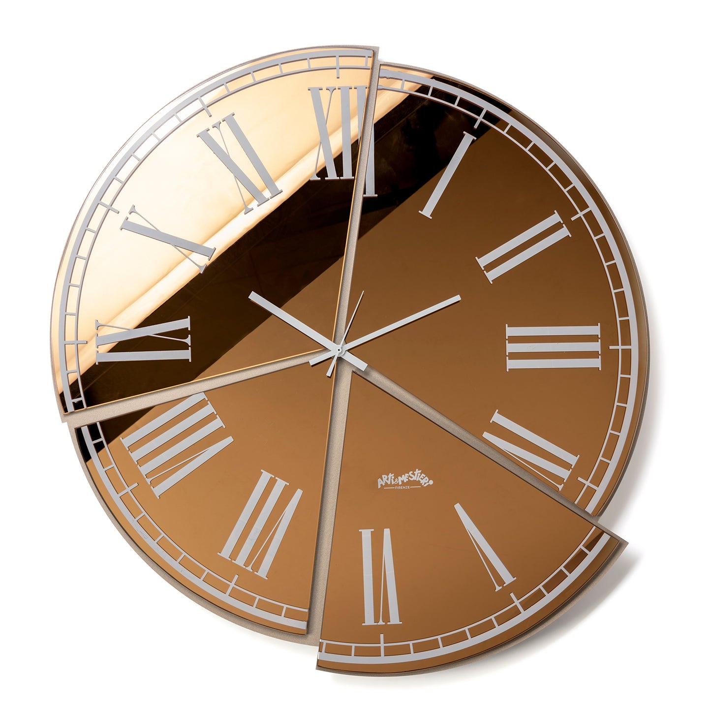 Vista frontale dell'orologio Kintsugi di Arti&Mestieri ispirato alla tecnica giapponese, vetro Crystal Luxe ambrato serigrafato