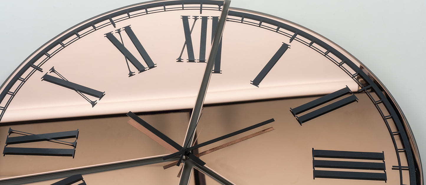 Particolare quadrante orologio Kintsugi vetro specchiato rosa Arti&Mestieri