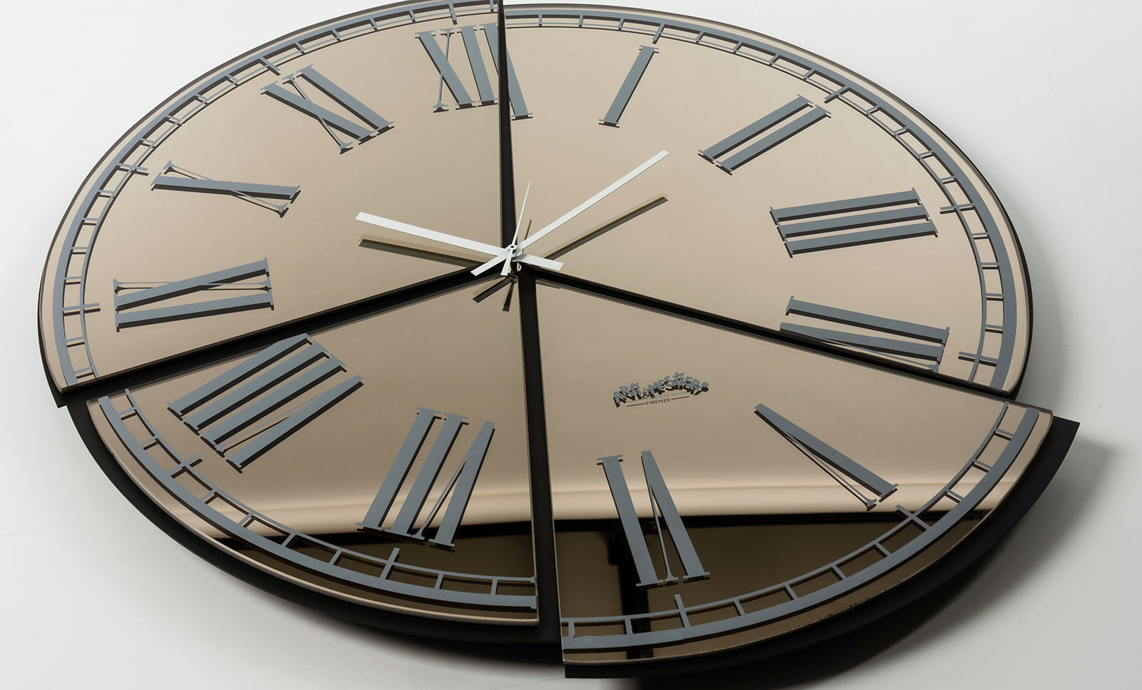 Particolare orologio Kintsugi vetro specchiato bronzato Arti&Mestieri