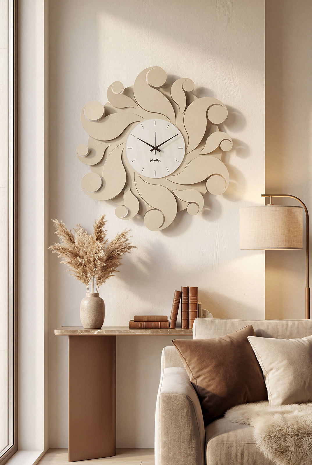 Orologio da parete Medusa Arti&Mestieri in soggiorno moderno accanto alla finestra con luce naturale