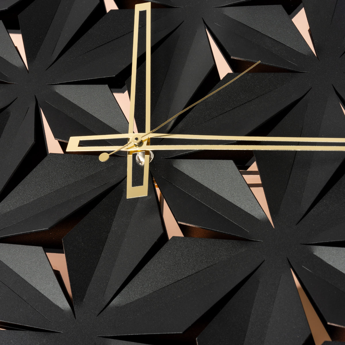 Particolare delle pieghe dell'orologio Wallpaper Crystal Arti&Mestieri