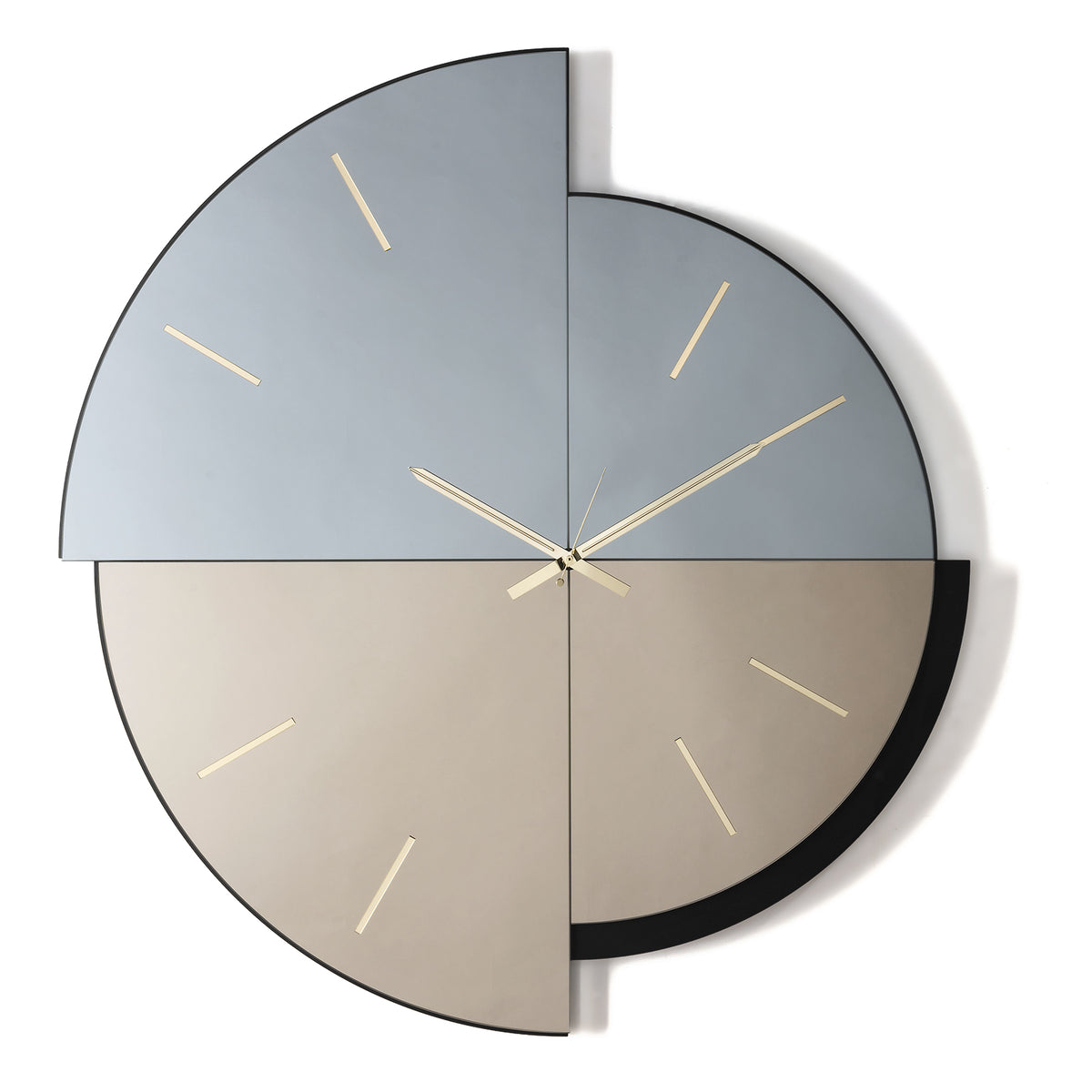 Orologio da parete Avignone 90 di grande formato con doppio quadrante in vetro specchiato Crystal Luxe® nelle raffinate tonalità fumé e bronzo. Vista frontale