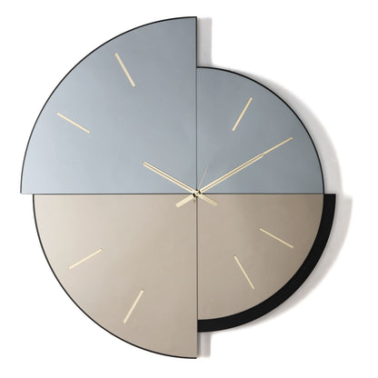 Orologio da parete Avignone 90 di grande formato con doppio quadrante in vetro specchiato Crystal Luxe® nelle raffinate tonalità fumé e bronzo. Vista frontale