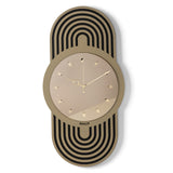 Orologio da parete Modus dal design verticale e contemporaneo, con struttura ovale traforata e quadrante in vetro specchiato impreziosito da indicatori a forma di rombo in cristallo acrilico. Un elegante equilibrio di geometrie e dettagli luminosi. Vista frontale. Finitura nero/miele/bronzo.