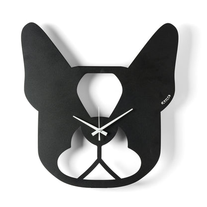 Orologio da parete Buddy dal design ironico e originale, ispirato alla silhouette stilizzata di un Bulldog.