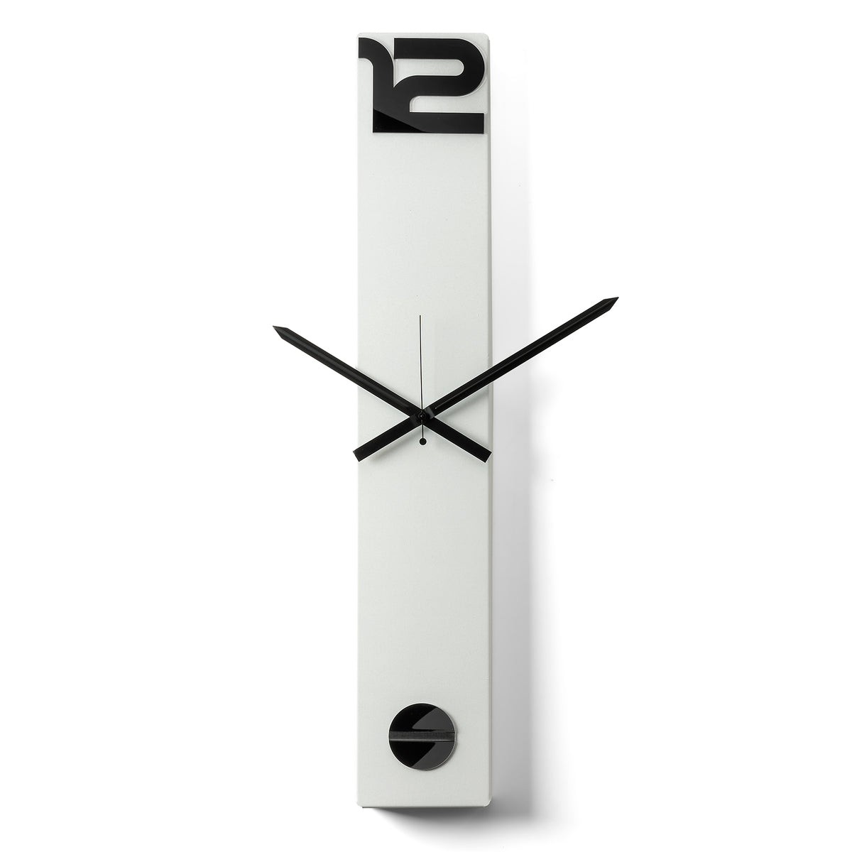 Orologio da parete Time Tower finitura bianco marmo dalla caratteristica forma verticale e scatolare, impreziosito da dettagli in cristallo acrilico e da importanti lancette. Vista frontale.