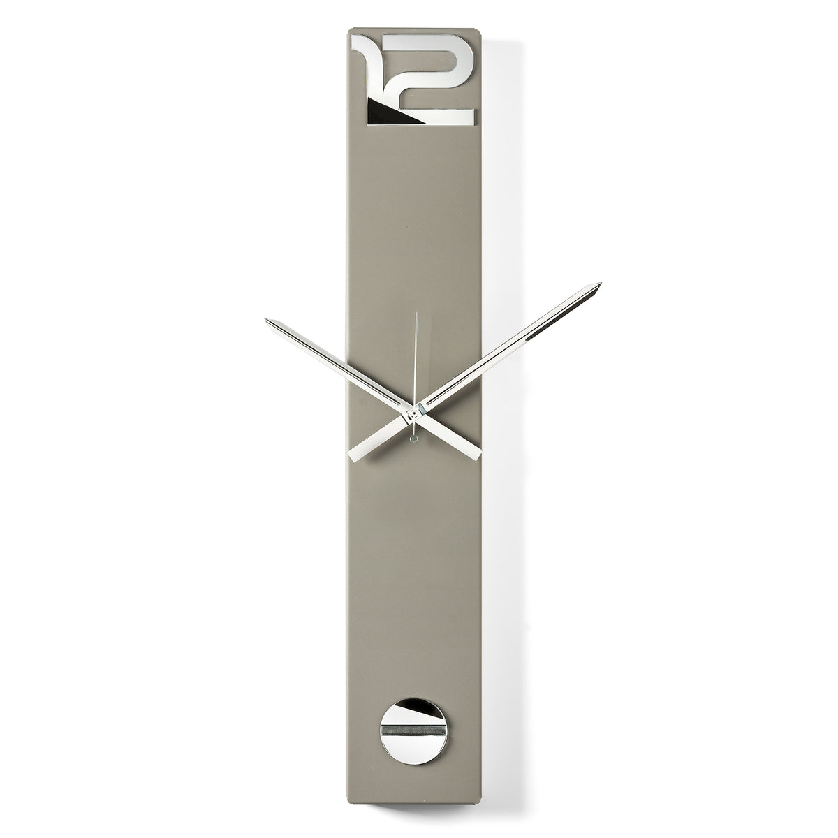 Orologio da parete Time Tower finitura fango dalla caratteristica forma verticale e scatolare, impreziosito da dettagli in cristallo acrilico e da importanti lancette. Vista frontale.