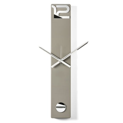 Orologio da parete Time Tower finitura fango dalla caratteristica forma verticale e scatolare, impreziosito da dettagli in cristallo acrilico e da importanti lancette. Vista frontale.