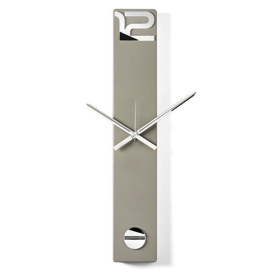 Orologio da parete Time Tower finitura fango dalla caratteristica forma verticale e scatolare, impreziosito da dettagli in cristallo acrilico e da importanti lancette. Vista frontale.