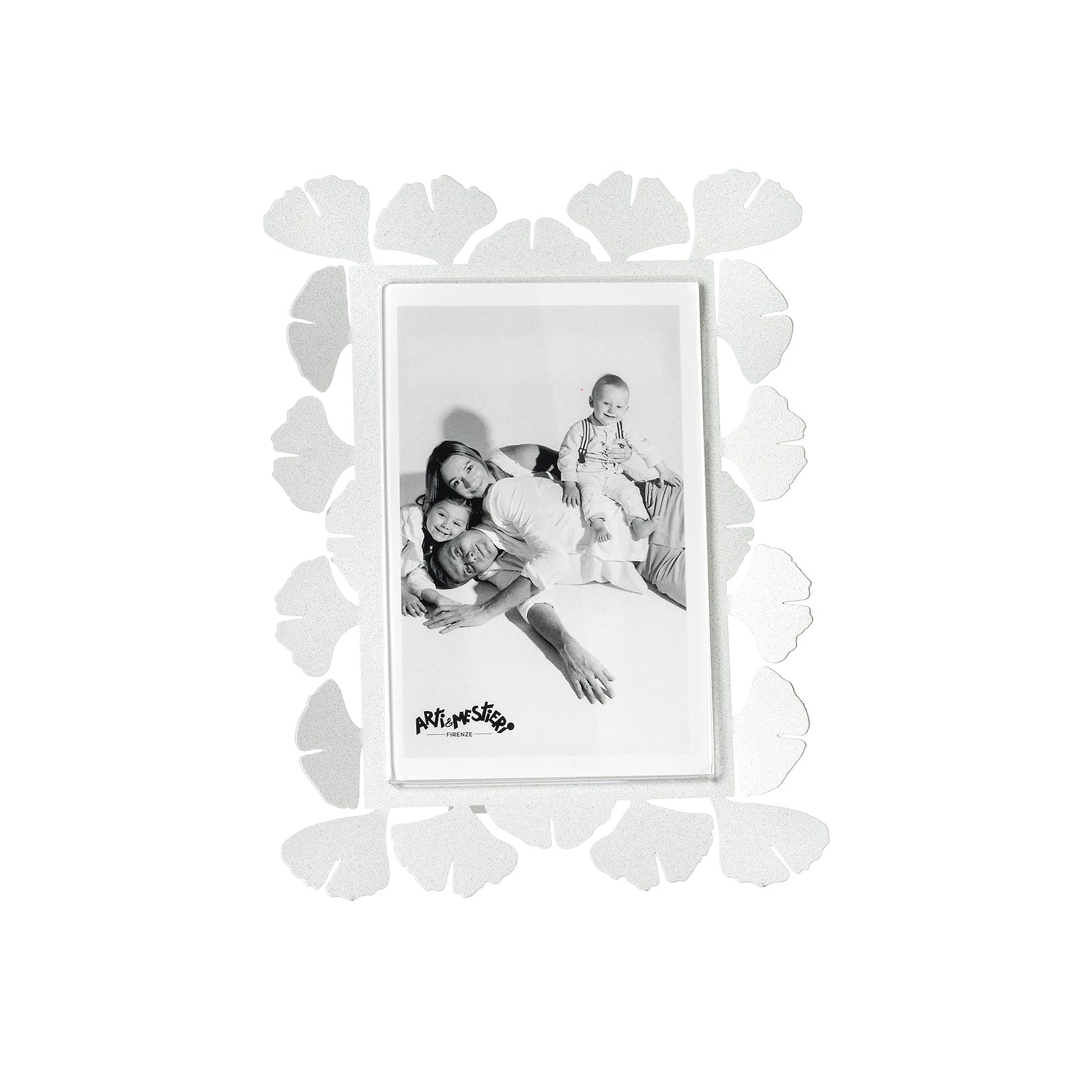 Vista frontale cornice portafoto floreale verticale Ginkgo Piccolo di Arti&Mestieri, colore bianco marmo