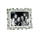 Vista frontale cornice portafoto floreale orizzontale Ginkgo Grande di Arti&Mestieri, colore giada