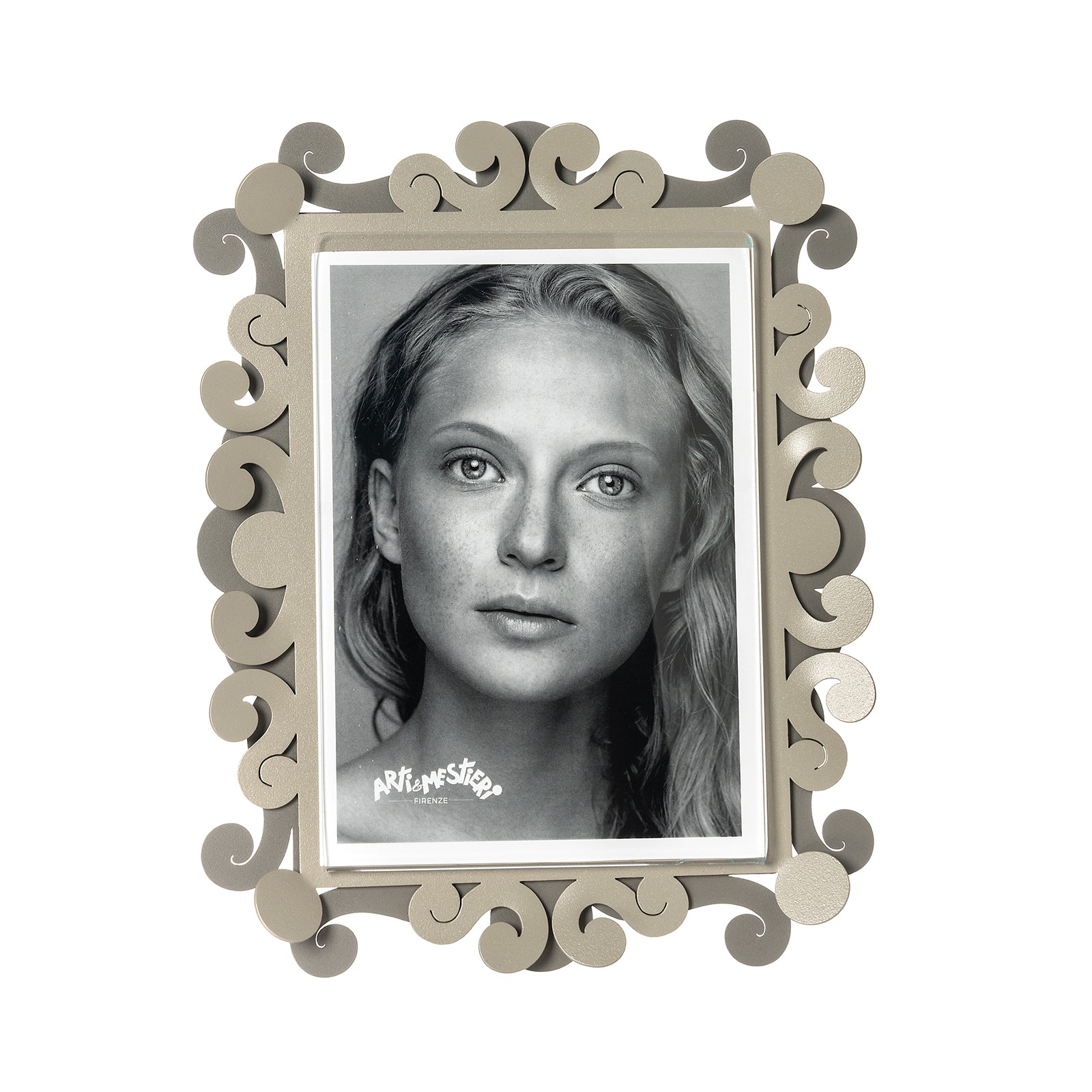 Vista frontale cornice portafoto verticale Koko grande di Arti&Mestieri, colore fango/sabbia