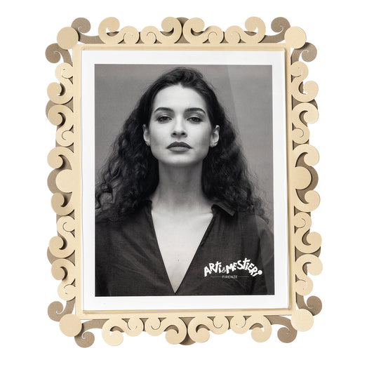 Vista frontale cornice portafoto verticale Koko Maxi di Arti&Mestieri, colore beige/crema