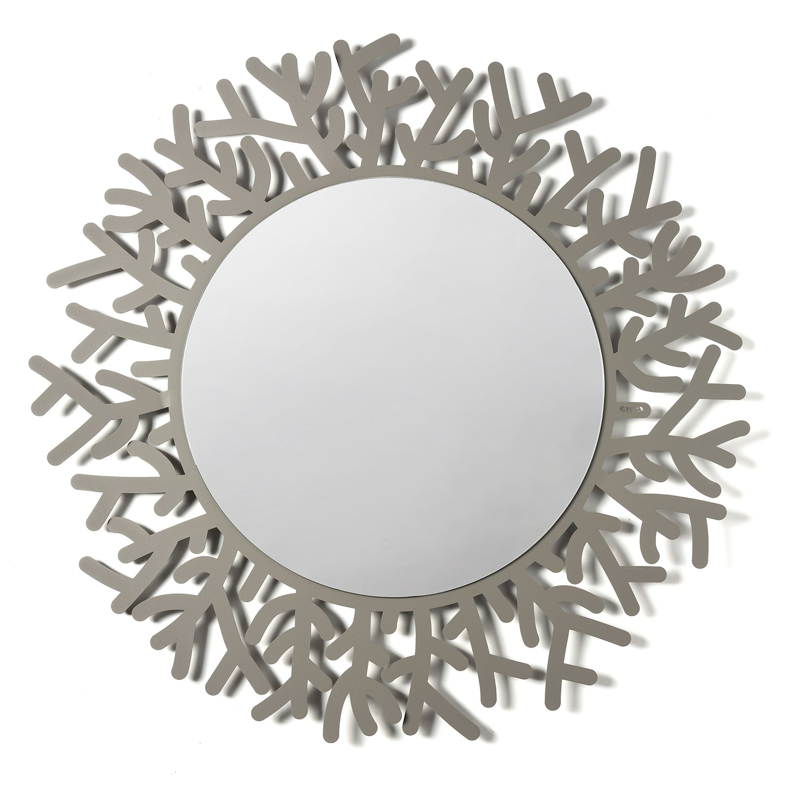 Vista frontale dello specchio circolare Coral a forma di corallo di colore fango di Arti&Mestieri.