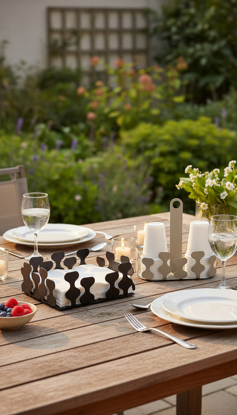 Linea da tavolo Nori di Arti&Mestieri, ambientazione in giardino