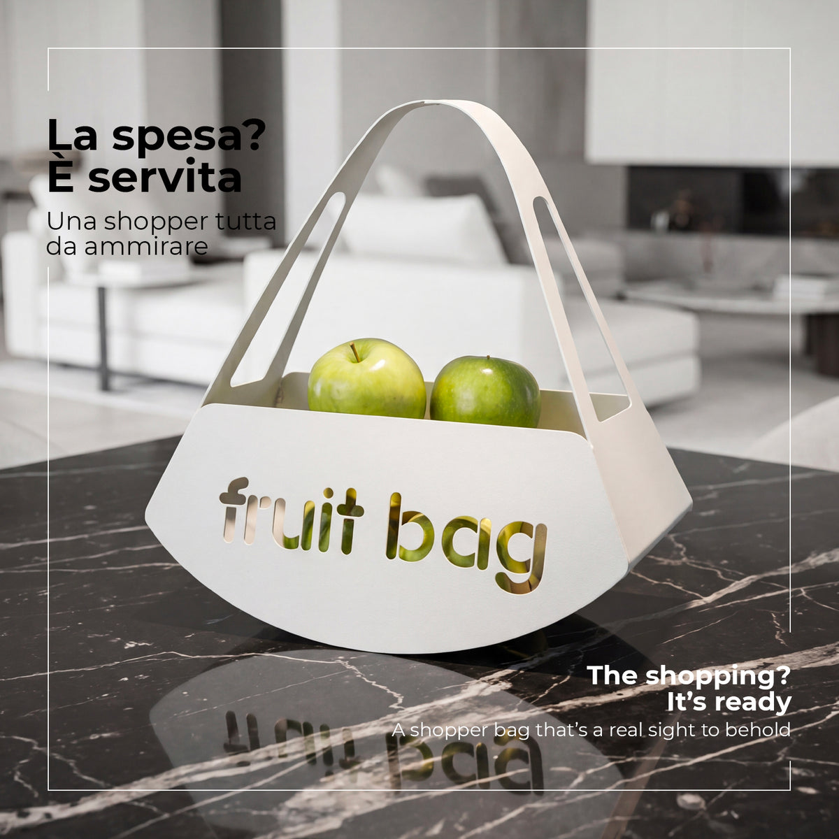 Foto ambientata del cento tavola Fruit Bag, su piano di marmo nero in cucina di Arti e Mestieri.
