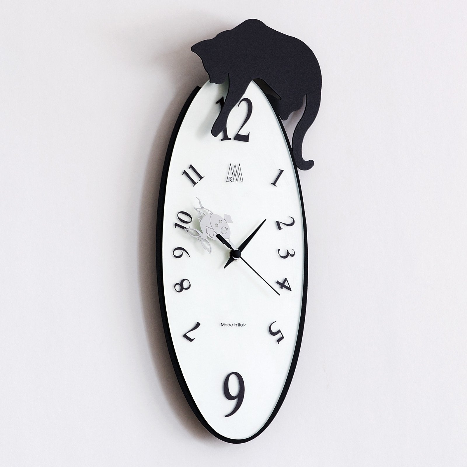 Wall clock detail Tommy