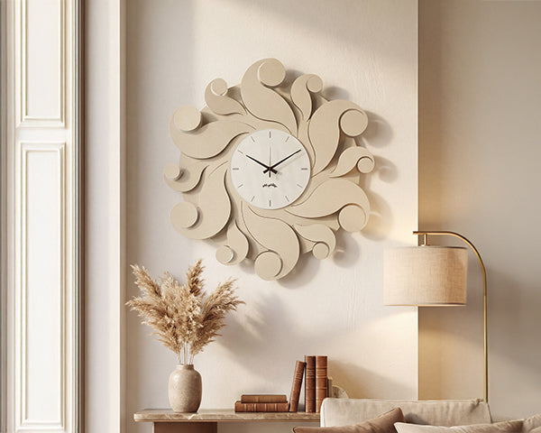 Ambientazione dell'orologio Medusa in un salotto sopra una scrivania. Nuova collezione 2026 di Arti&Mestieri